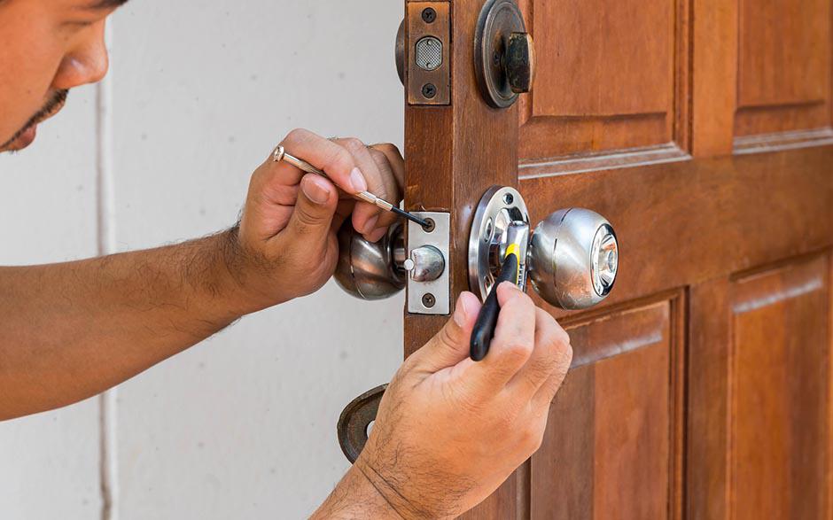 comment changer un barillet de porte fermée Nandy